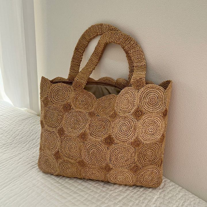 Handcrafted straw bag with geometric pattern Bowlift