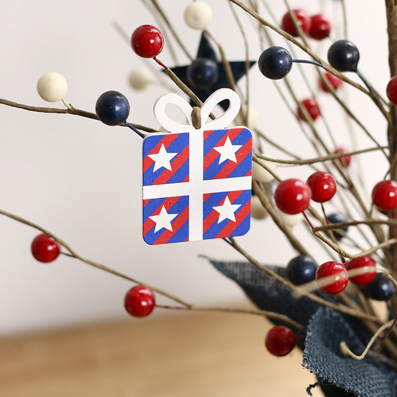 Unisex rustic table arrangement with star and berry branches as focal decoration Bowlift