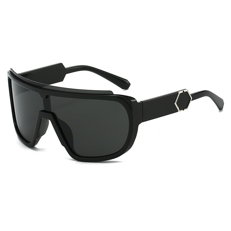 Women's fashionable sports sunglasses with innovative, aerodynamic design Bowlift