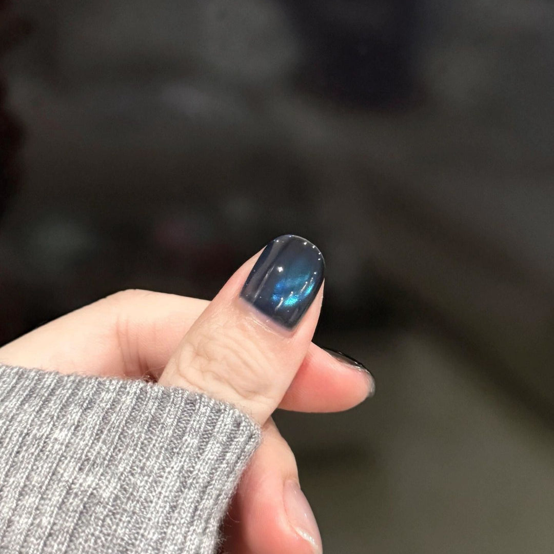 Artificial nails with elegant star design and shimmering effects Bowlift