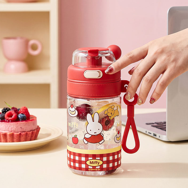 Women's sports bottle with interactive lid and cute animal design Bowlift