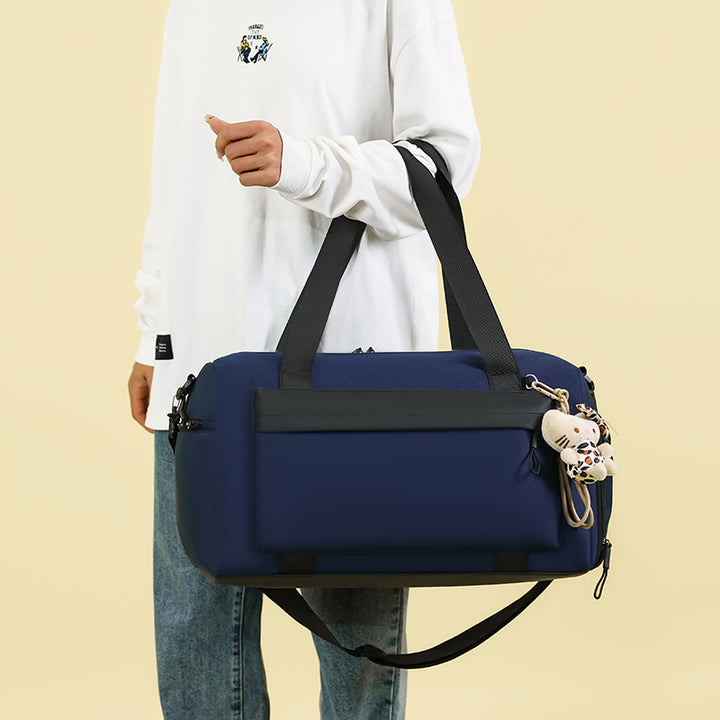 Sporty duffel bag with practical compartments and removable shoulder strap Bowlift