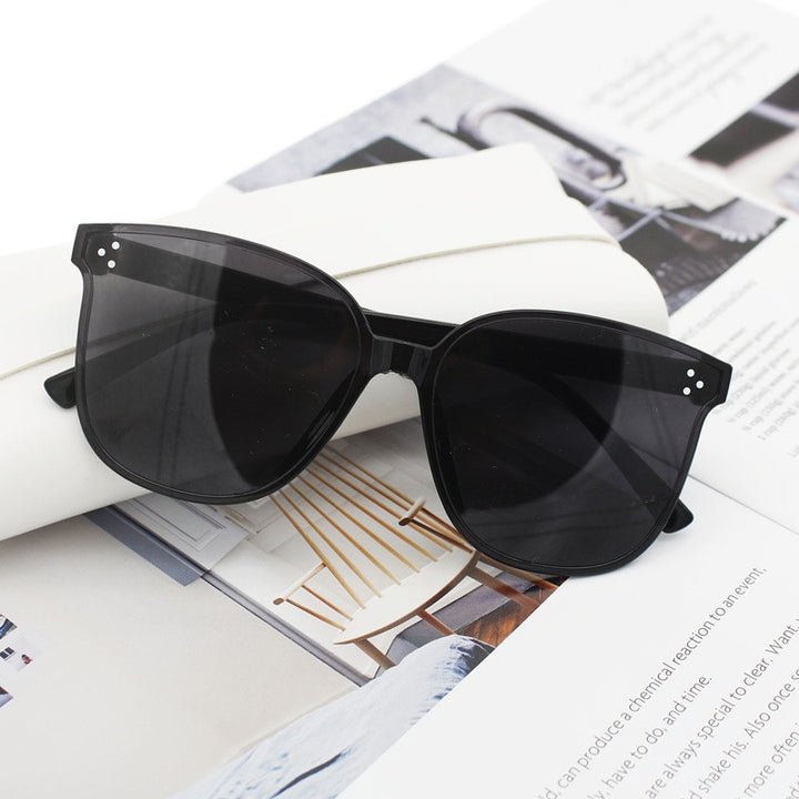 Ladies Oversized Sunglasses with Elegant Design Bowlift