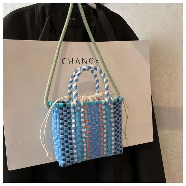 Playful handbag made of braided materials Bowlift