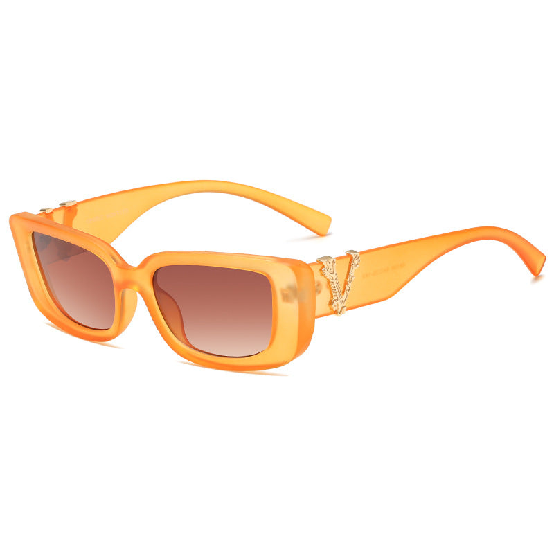 Women's fashionable sunglasses with luxurious tortoise design and gold accents Bowlift