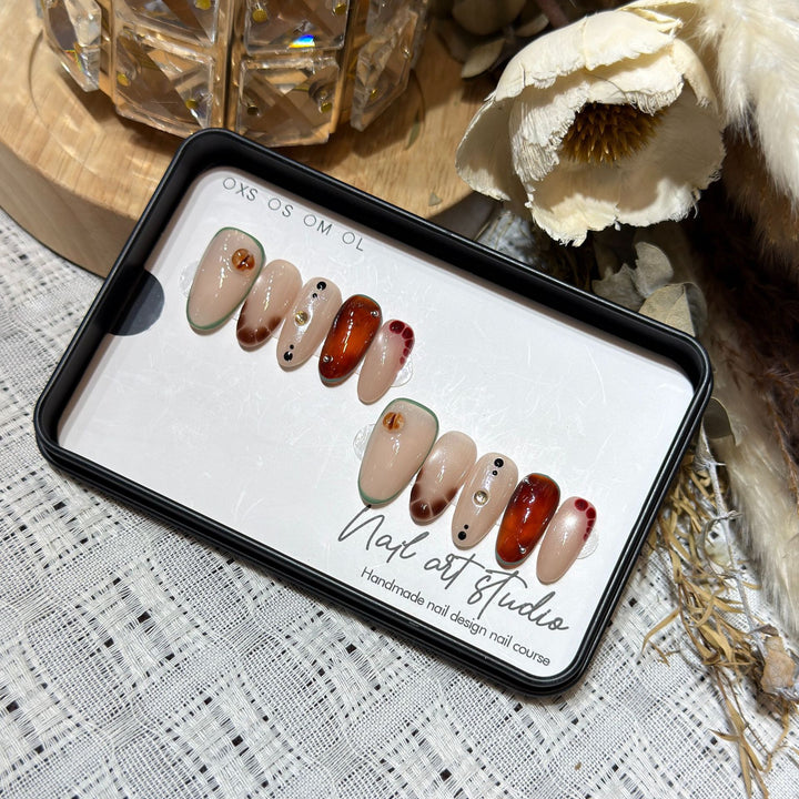 Handmade Press-On Nail Art Set Bowlift