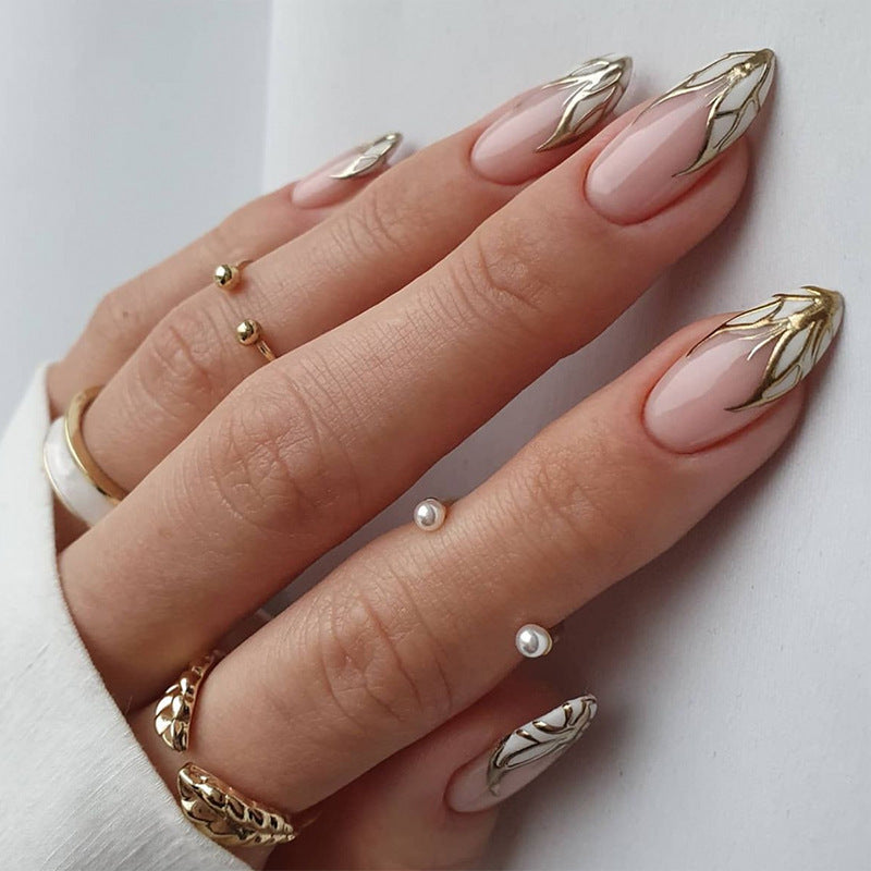 Exquisite nail art with leaf decorations Bowlift
