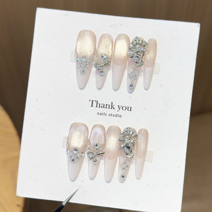 Elegant application of artificial nails Bowlift