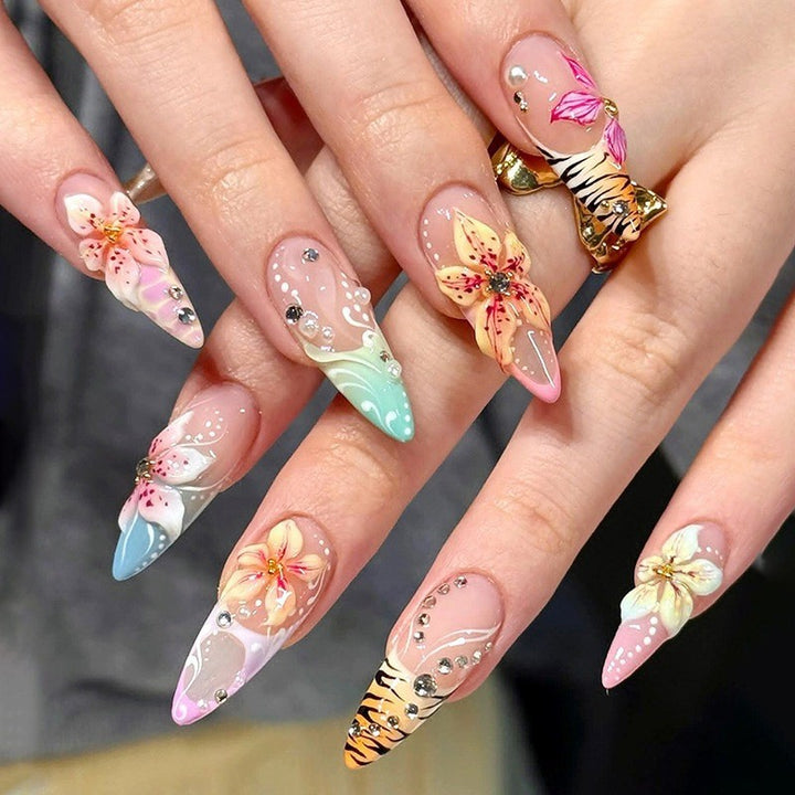 Exclusive artificial nails with elegant animal design and glitter accents Bowlift