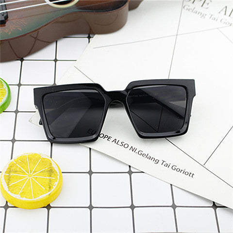 Women's oversized sunglasses in trendy corner design Bowlift
