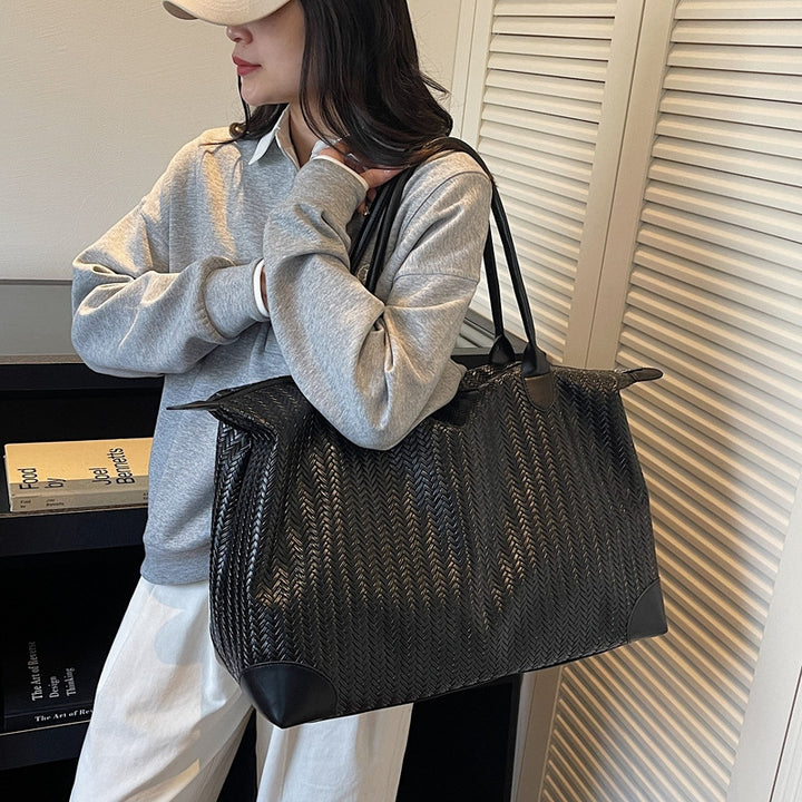 Elegant Tote Bag Made of Woven Synthetic Leather Bowlift