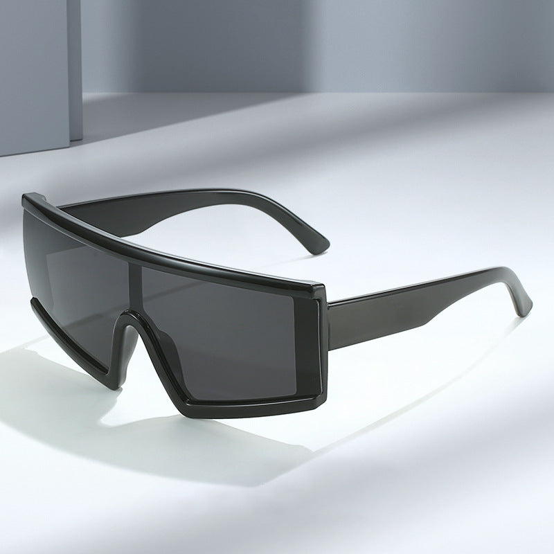 Women's sporty sunglasses with wide, scratch-resistant lens and UV protection Bowlift