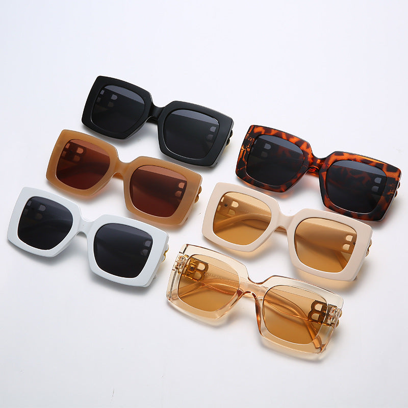 Ladies oversized sunglasses with elegant design and luxurious details Bowlift