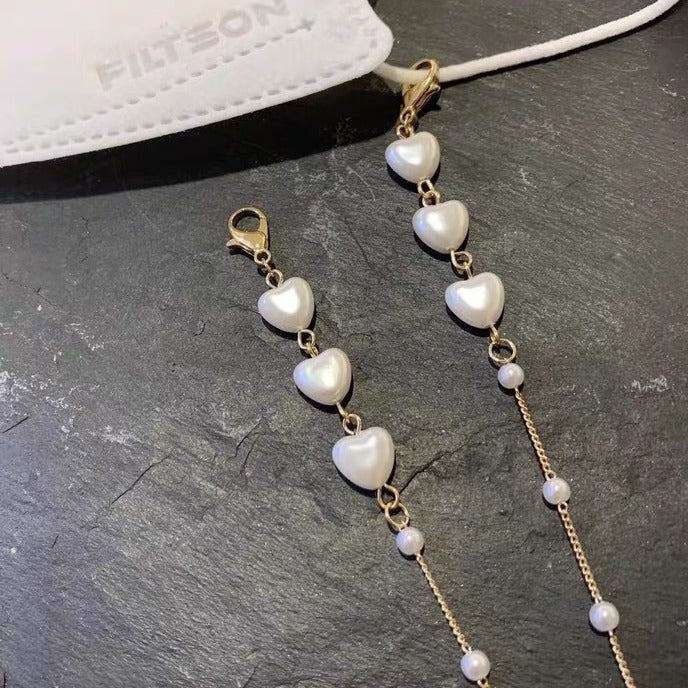Stylish jewelry band with heart-shaped beads Bowlift