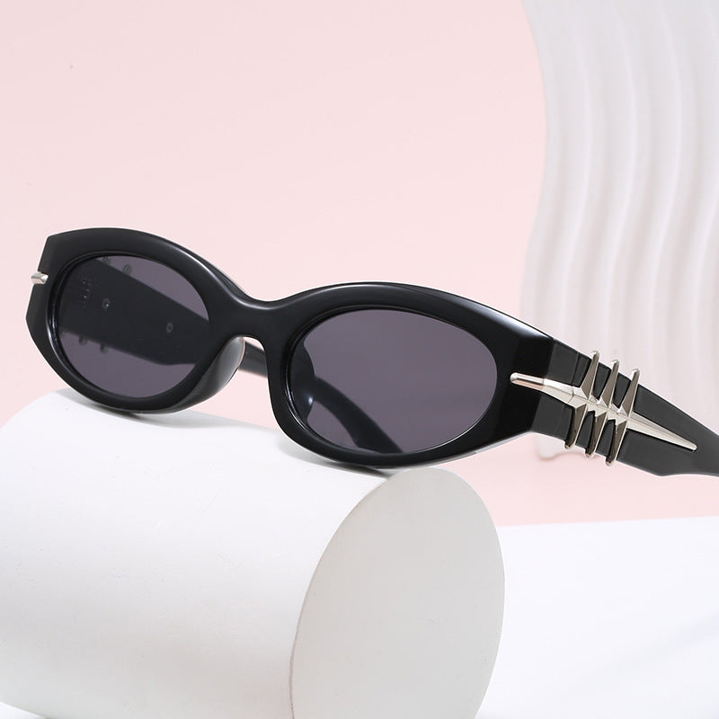 Ladies elegant Cat-Eye sunglasses with fashionable accents Bowlift