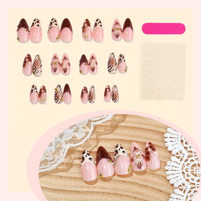 Creative Nail Design Set with Elegant Accents Bowlift
