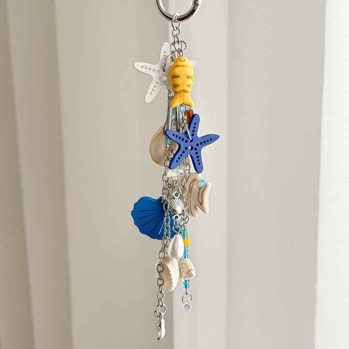 Playful keychain with maritime flair Bowlift