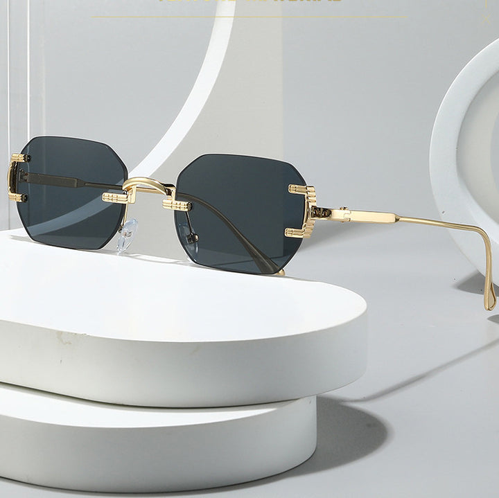 Ladies fashionable sunglasses in elegant geometric style Bowlift