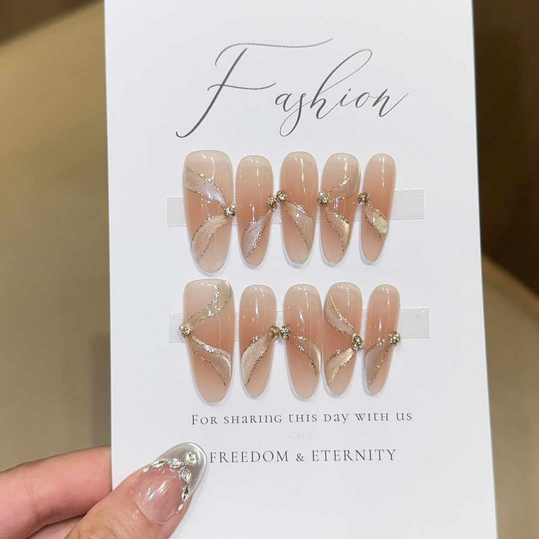 Artificial nails with elegant rhinestone accents Bowlift