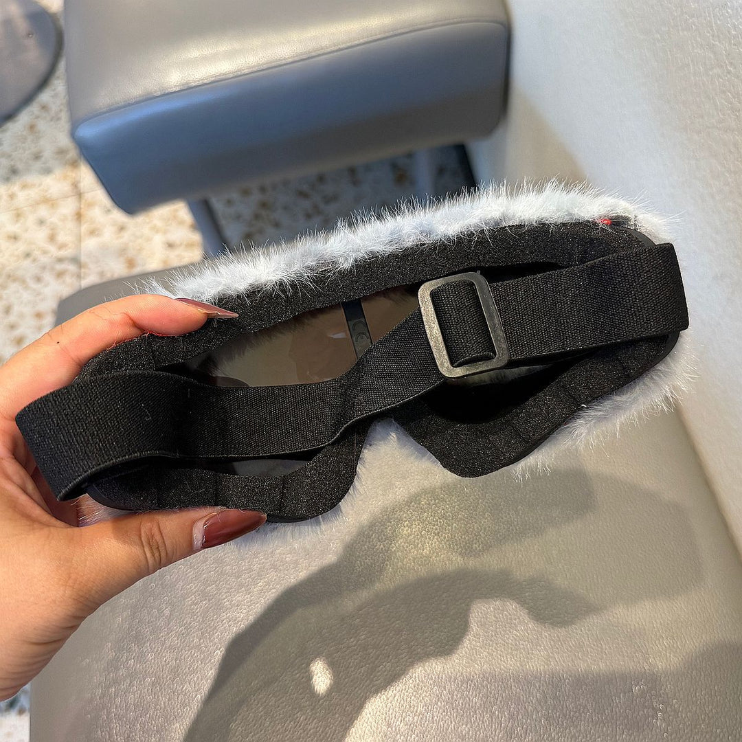 Women's sporty ski goggles with luxurious plush edge Bowlift