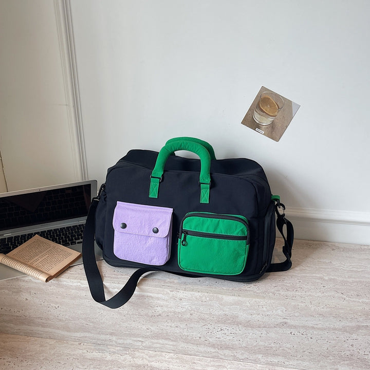 Sporty travel bag with multiple pockets and adjustable shoulder strap Bowlift