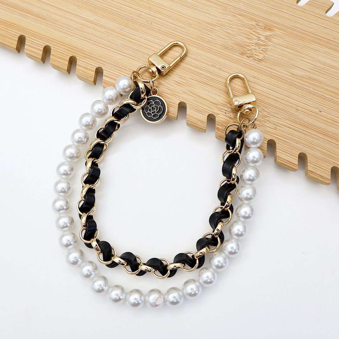 Chic Pearl-Chain Eyewear Holder Bowlift