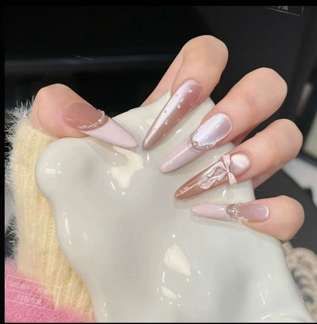 Glamorous artificial nail tips with elegant decorations Bowlift