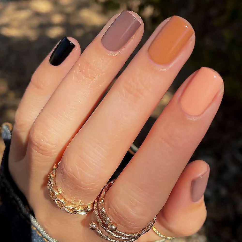 Artful nail extensions with an elegant leaf pattern Bowlift