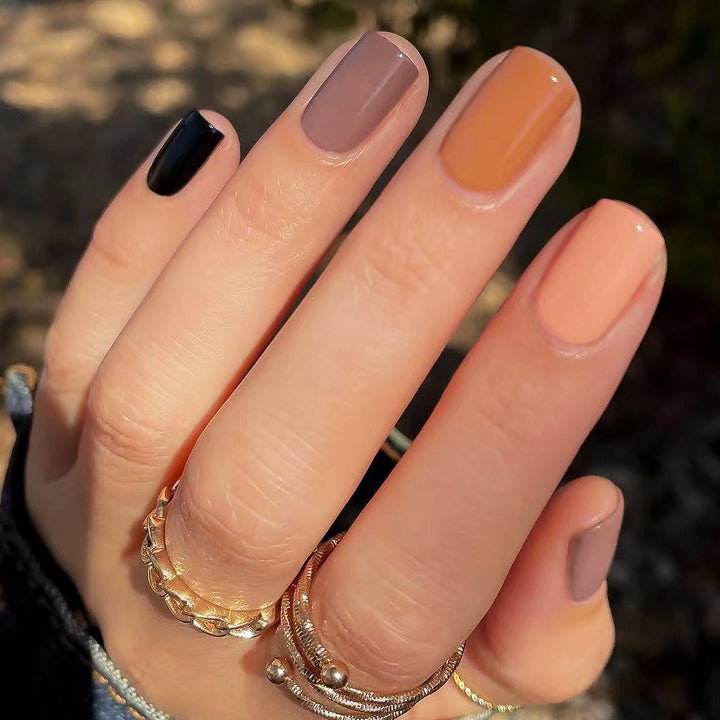 Artful nail extensions with an elegant leaf pattern Bowlift