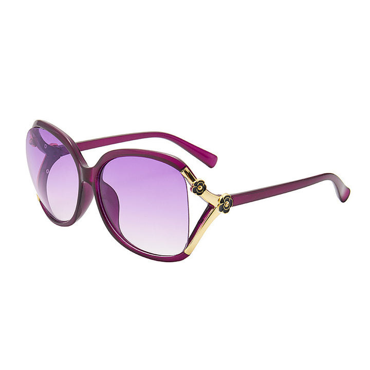Women's large cat-eye sunglasses with decorative accents Bowlift