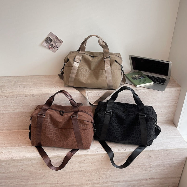 Sporty Tote Bag With Structured Material Bowlift