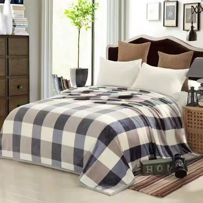 Women's Fluffy Cuddle Blanket with Playful Cloud Pattern Bowlift