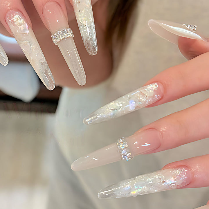 Artificial nails with elegant effect accents Bowlift