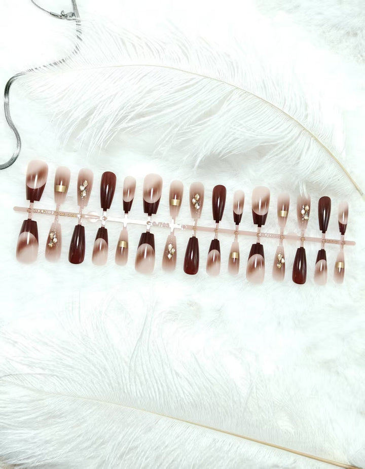 Glamorous artificial nails with elegant accents Bowlift