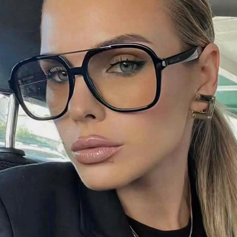 Women's square sunglasses with protective UV filter and elegant frame Bowlift