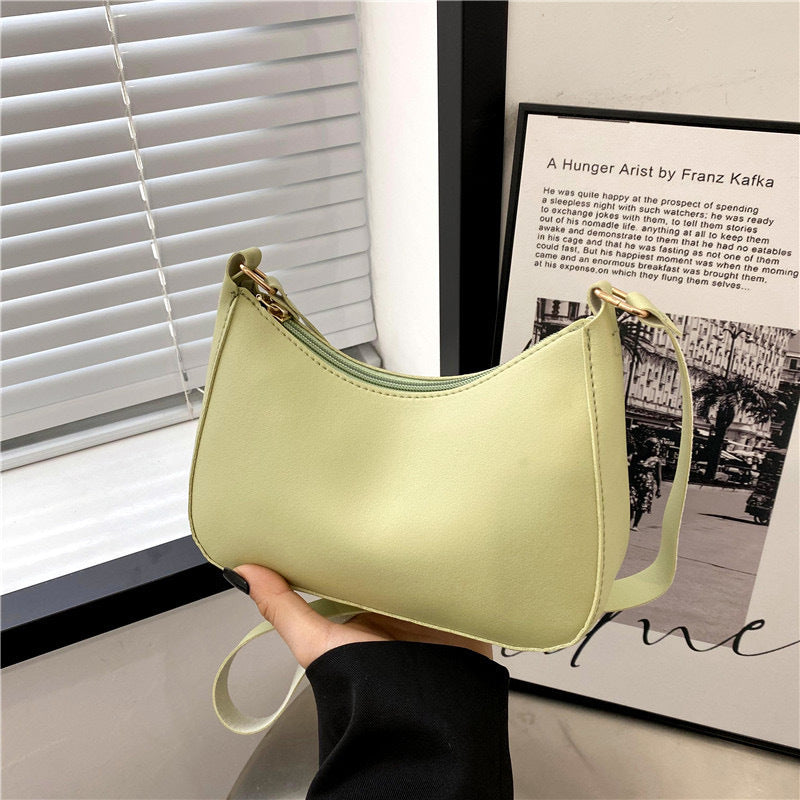 Elegant Handbag in Curved Design Bowlift