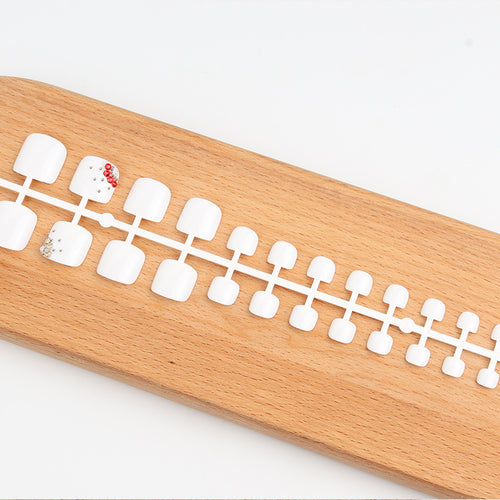Decorative White Press-On Nail Tips Set Bowlift