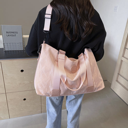 Sporty Travel Bag in Modern Design Bowlift