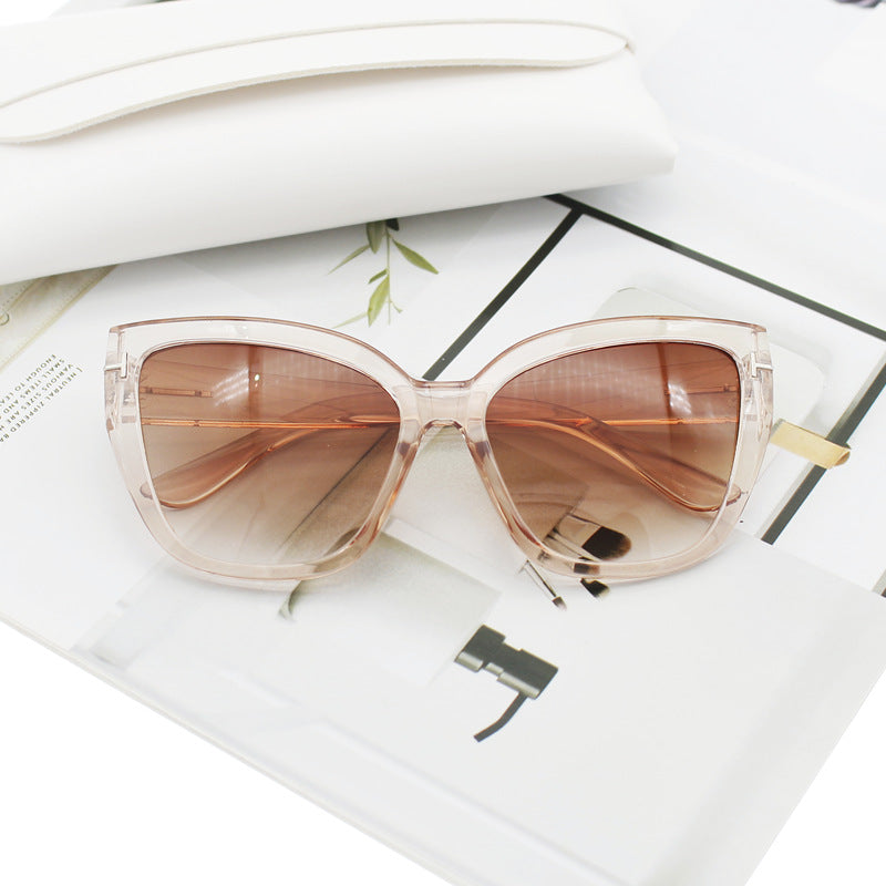 Women's Cat-Eye Sunglasses with Elegant Accents Bowlift