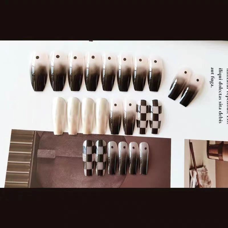 Nail art set with graphic patterns and elegant finish Bowlift
