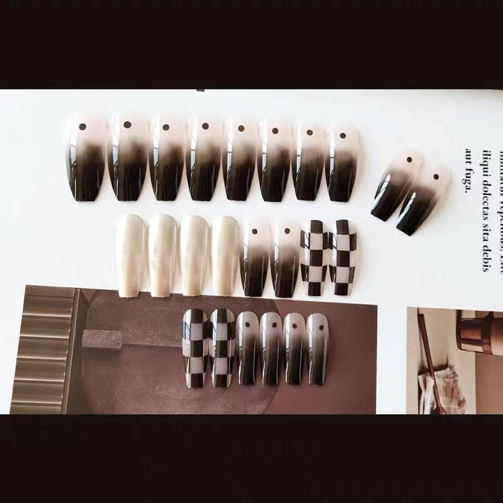 Nail art set with graphic patterns and elegant finish Bowlift
