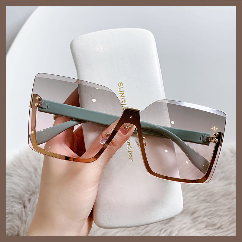 Ladies oversized sunglasses in modern design with UV protection Bowlift
