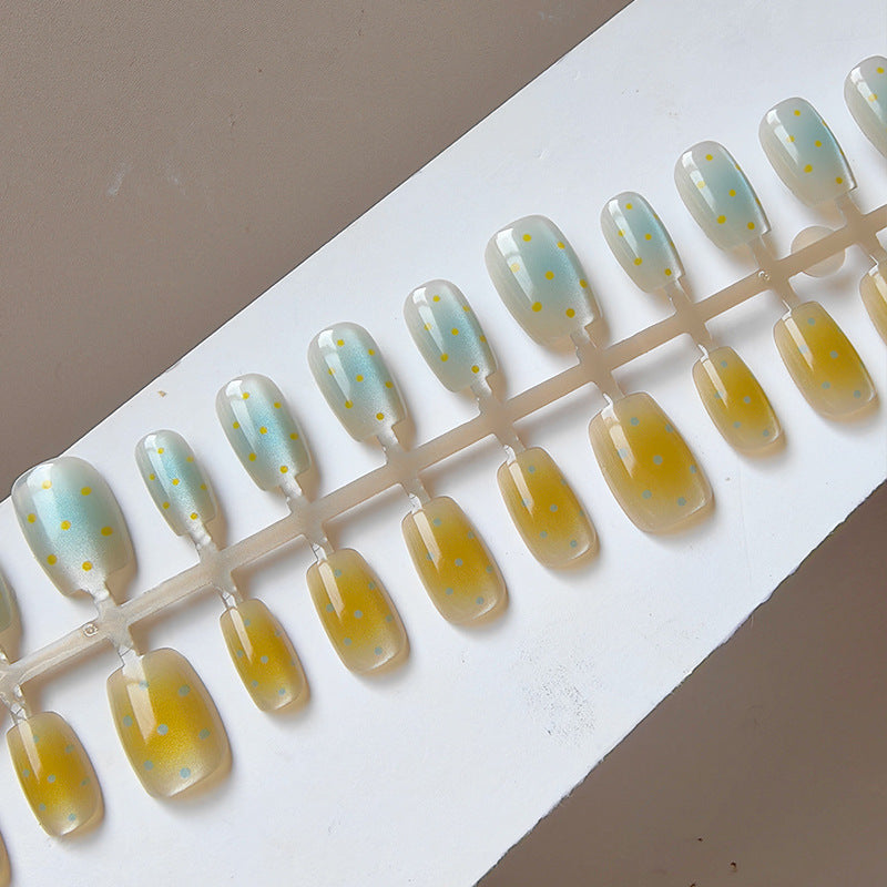 Artificial Nails in Modern Design Bowlift