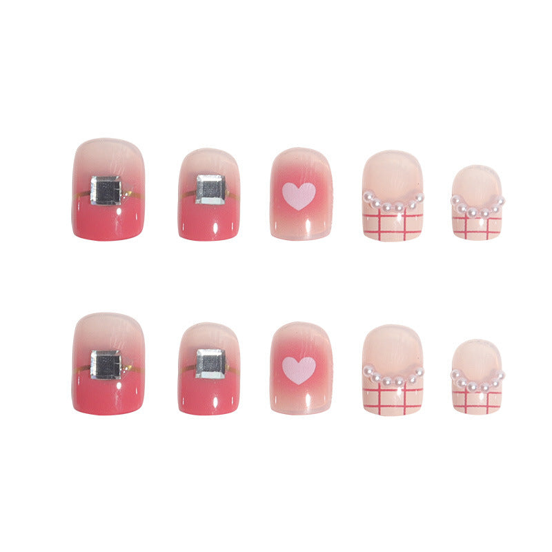 Glamorous Heart-Accented Nail Art Bowlift