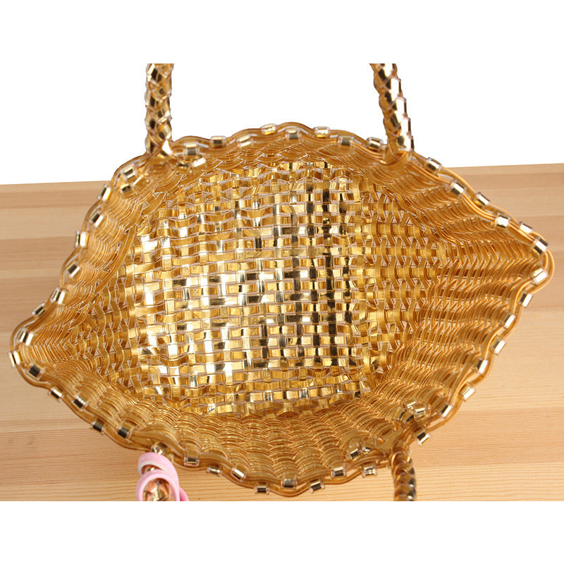 Playful basket bag with unique pendant Bowlift
