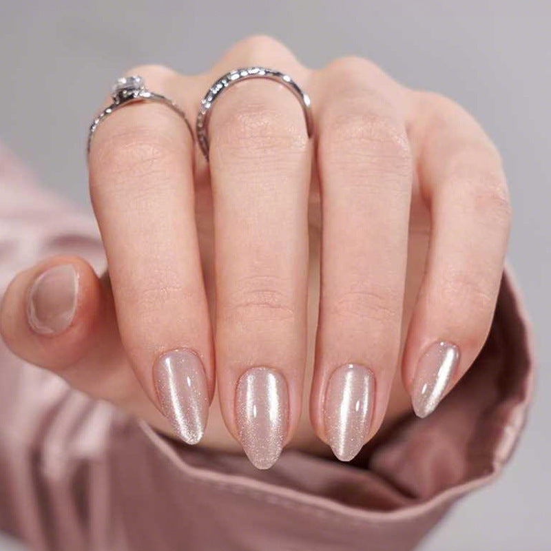 Elegant Artificial Nail Set with Shimmering Finish Bowlift