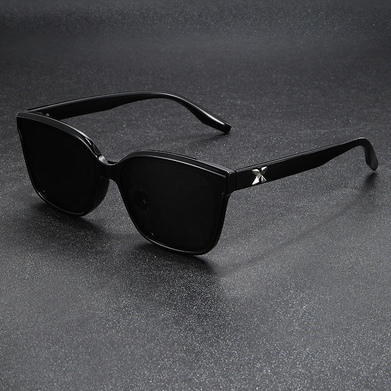 Ladies fashionable sunglasses in square design with high-quality UV protection Bowlift
