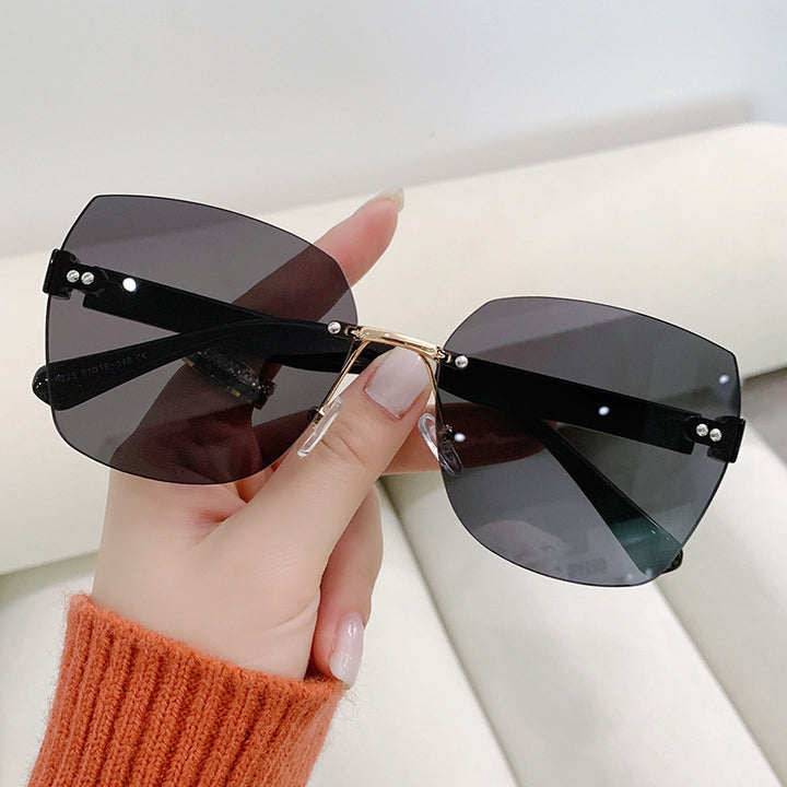 Women's Fashion Tortoiseshell Sunglasses with Golden Accents Bowlift