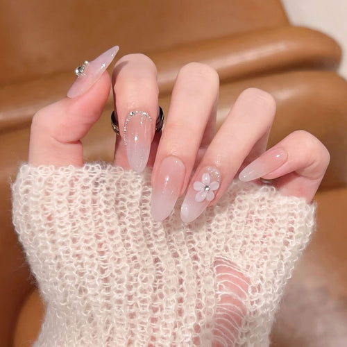 Floral Press-On Nail Art Set Bowlift