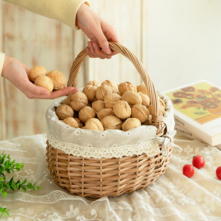 Women braided picnic basket with romantic gingham lining Bowlift